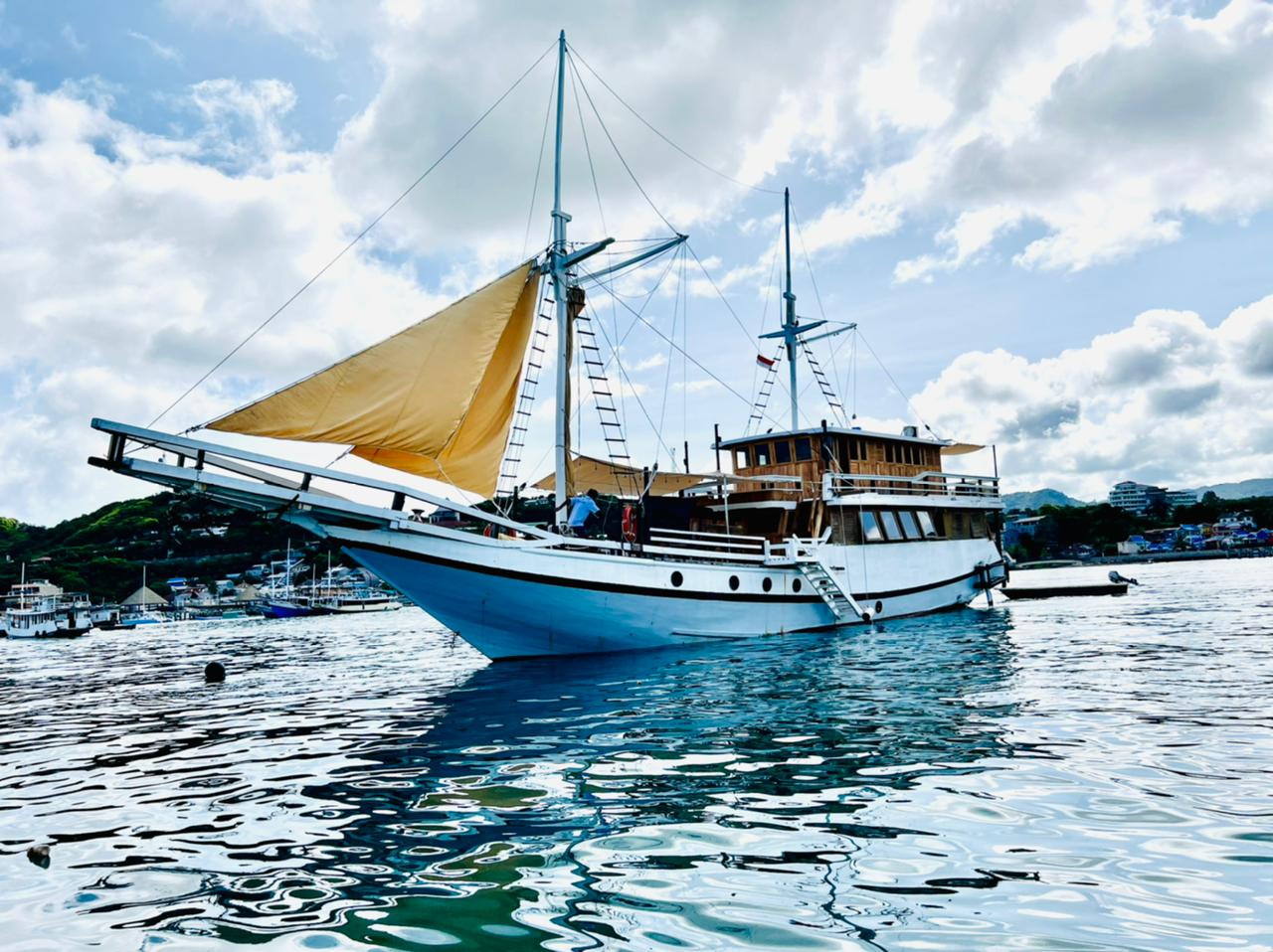 Phinisi Boat - Komodo Tour with overnight on boat