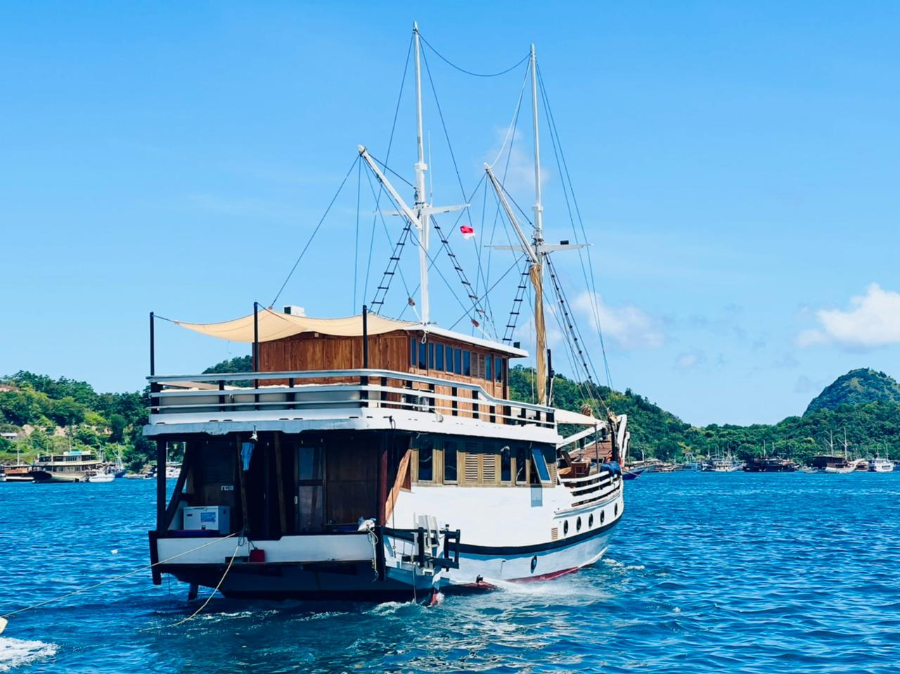 Phinisi Boat - Komodo Tour with overnight on boat