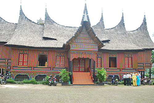 Taman Mini Indonesia. Freilichtmuseum Vergnuegungspark in Jakarta. Sehenswürdigkeiten in Jakarta 