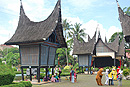 Taman Mini Indonesia in Jakarta. Indonesien Provinzen Freilichtmuseum
